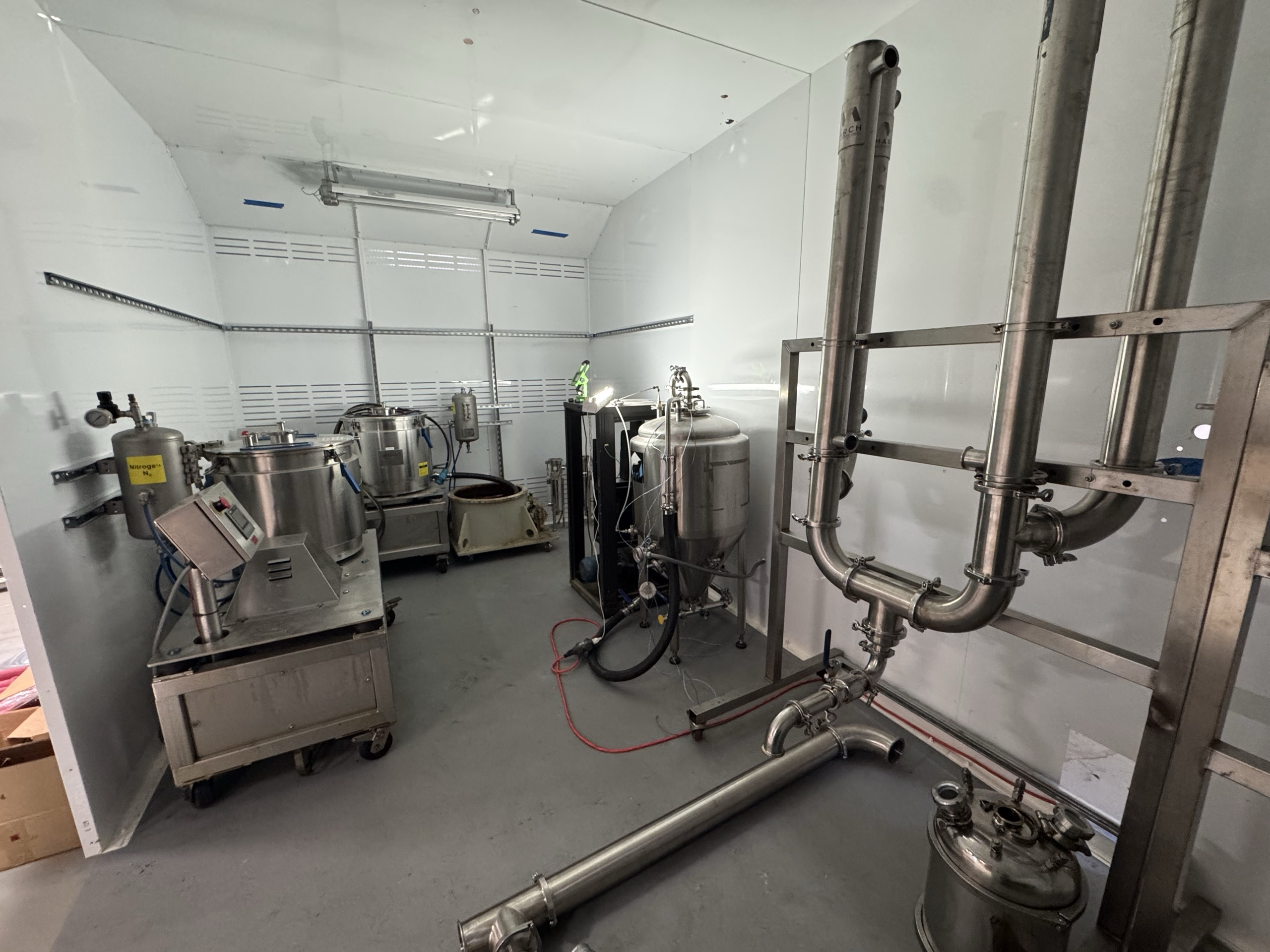 Porto Verde C1D1 extraction cleanroom in Long Beach